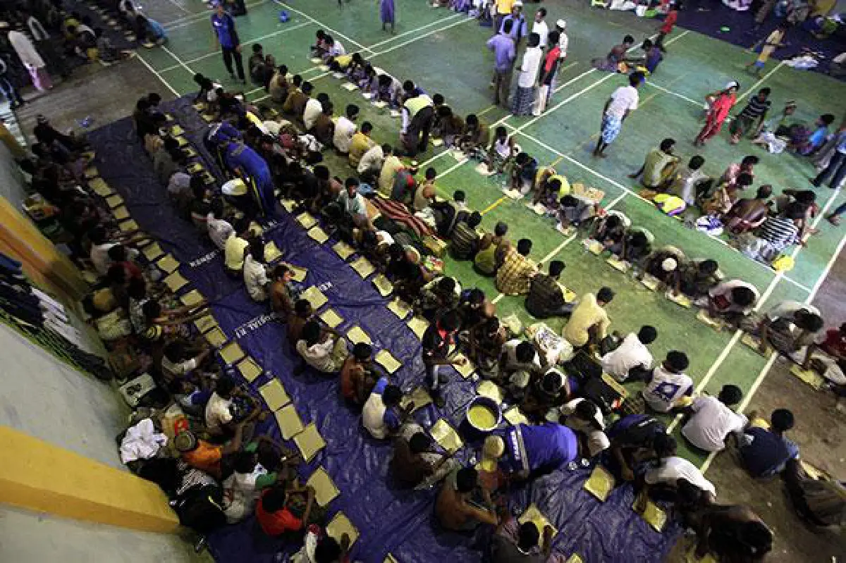 2,000 boat people swim ashore in Malaysia & Indonesia