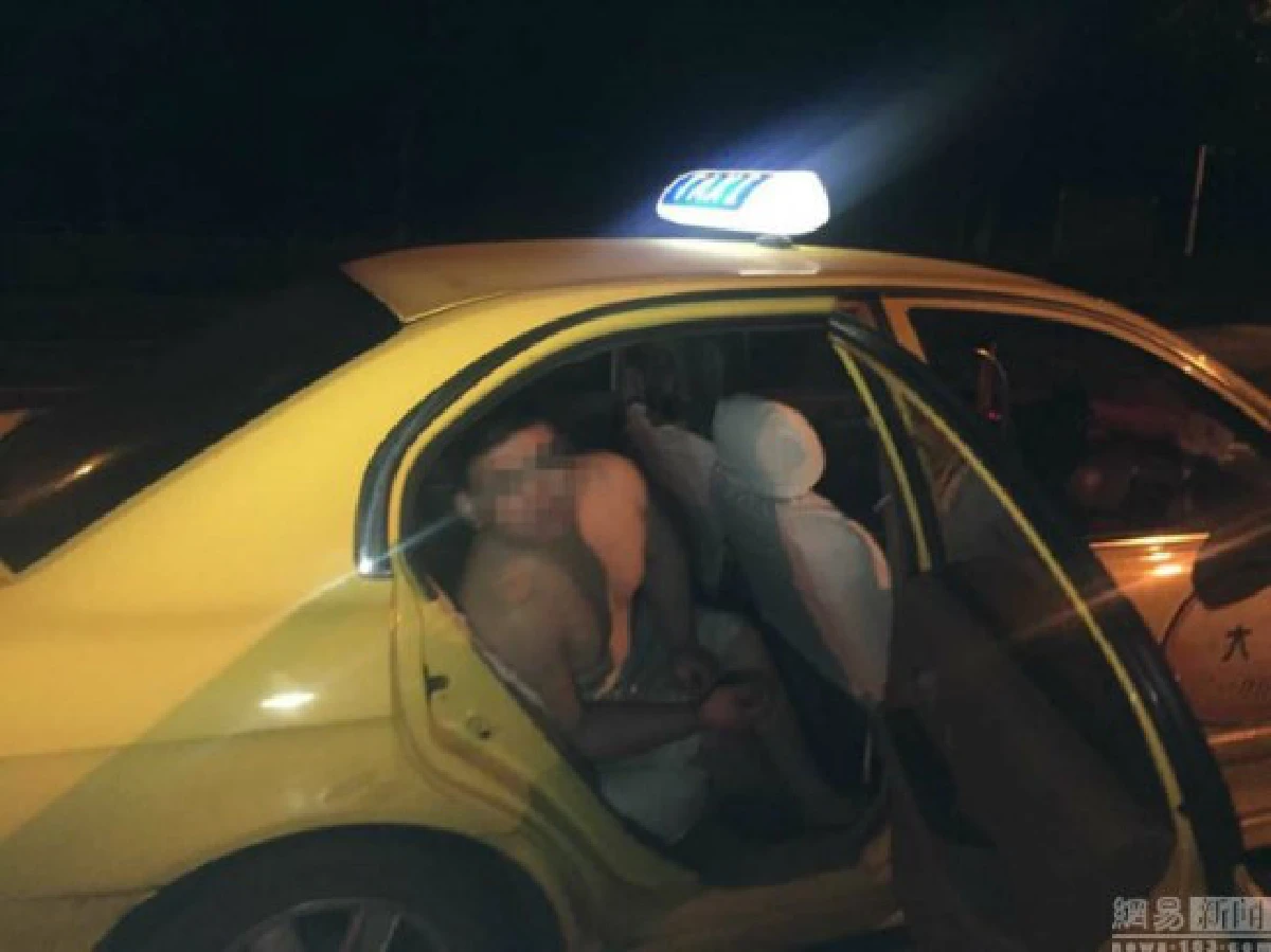 หนักไปหน่อย!ชายจีนเมาปลิ้น-แก้ผ้าเดินโทงเทงกลางถนน