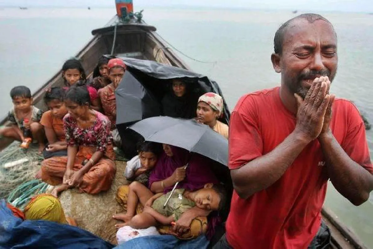 Boat people pushed out to sea by Malaysia & Indonesia