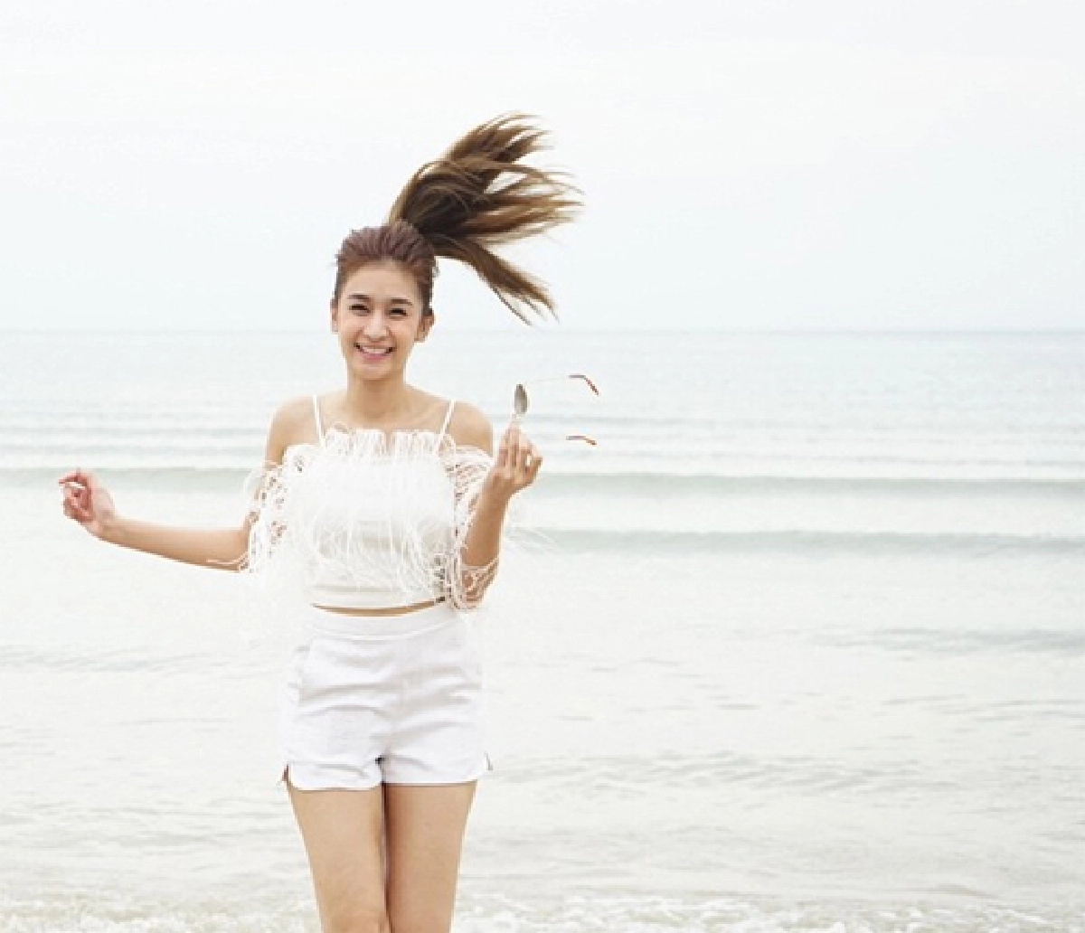สวยแซ่บ!"เนย โชติกา"อวดหุ่นเซ็กซี่ในชุดว่ายน้ำ
