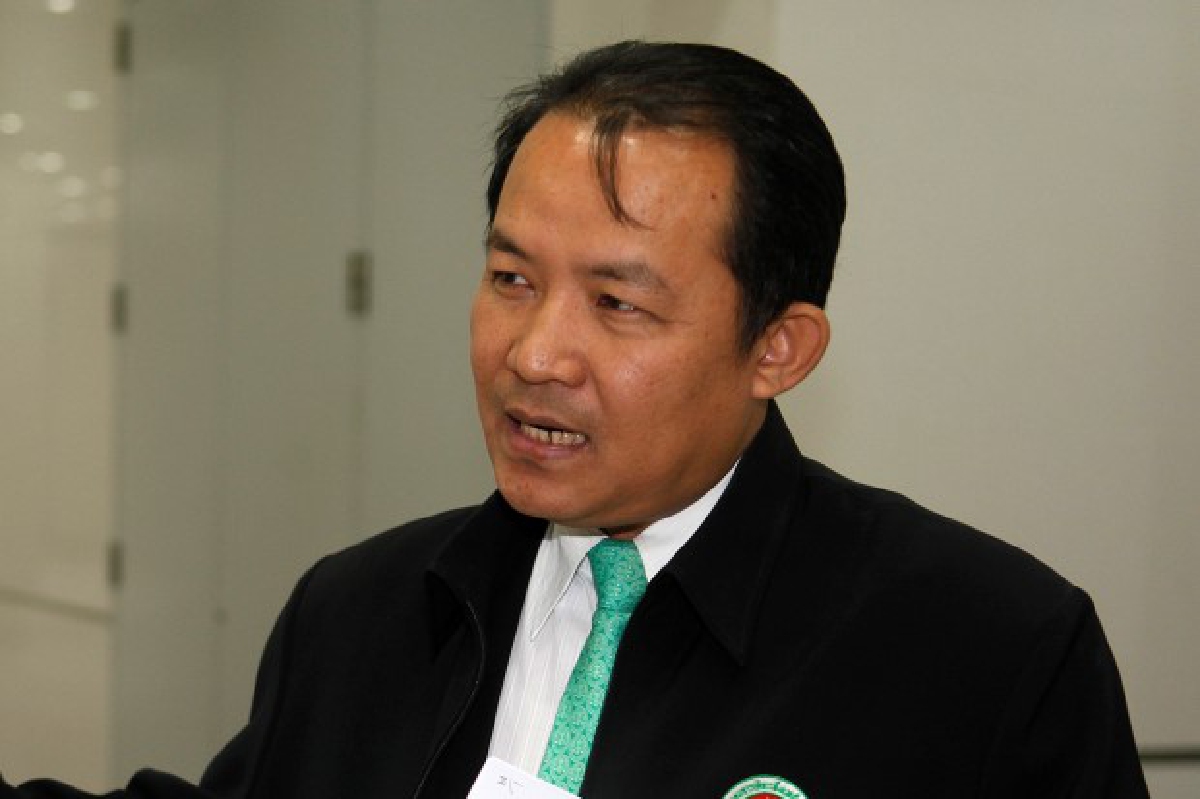 ศรีสุวรรณจี้กมธ.ยกร่างฯสปช.ถอนตัวสมัครคปก. ศรีสุวรรณจี้กมธ.ยกร่างฯสปช.ถอนตัวสมัครคปก.