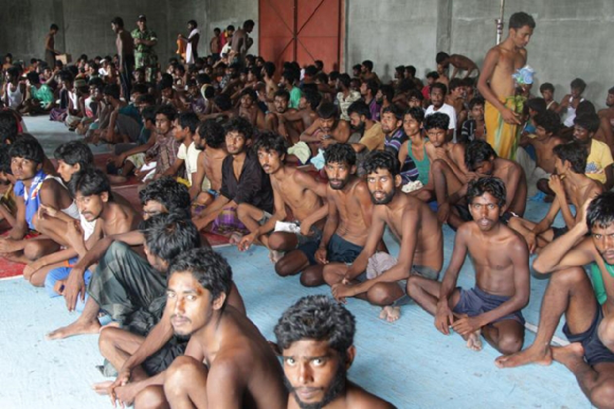 Navy pushes migrants out to sea; others rescued (UPDATED)