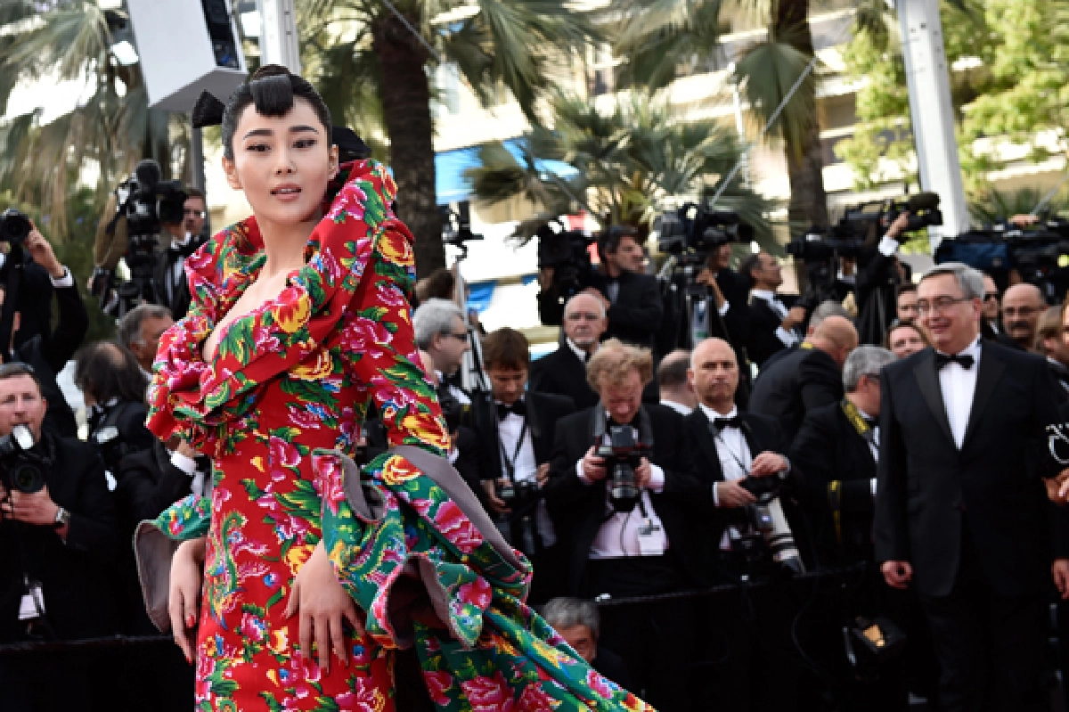 ชาวจีนเย้ย!"จางซินอวี่"ใส่ผ้าม่านไปโชว์คานส์