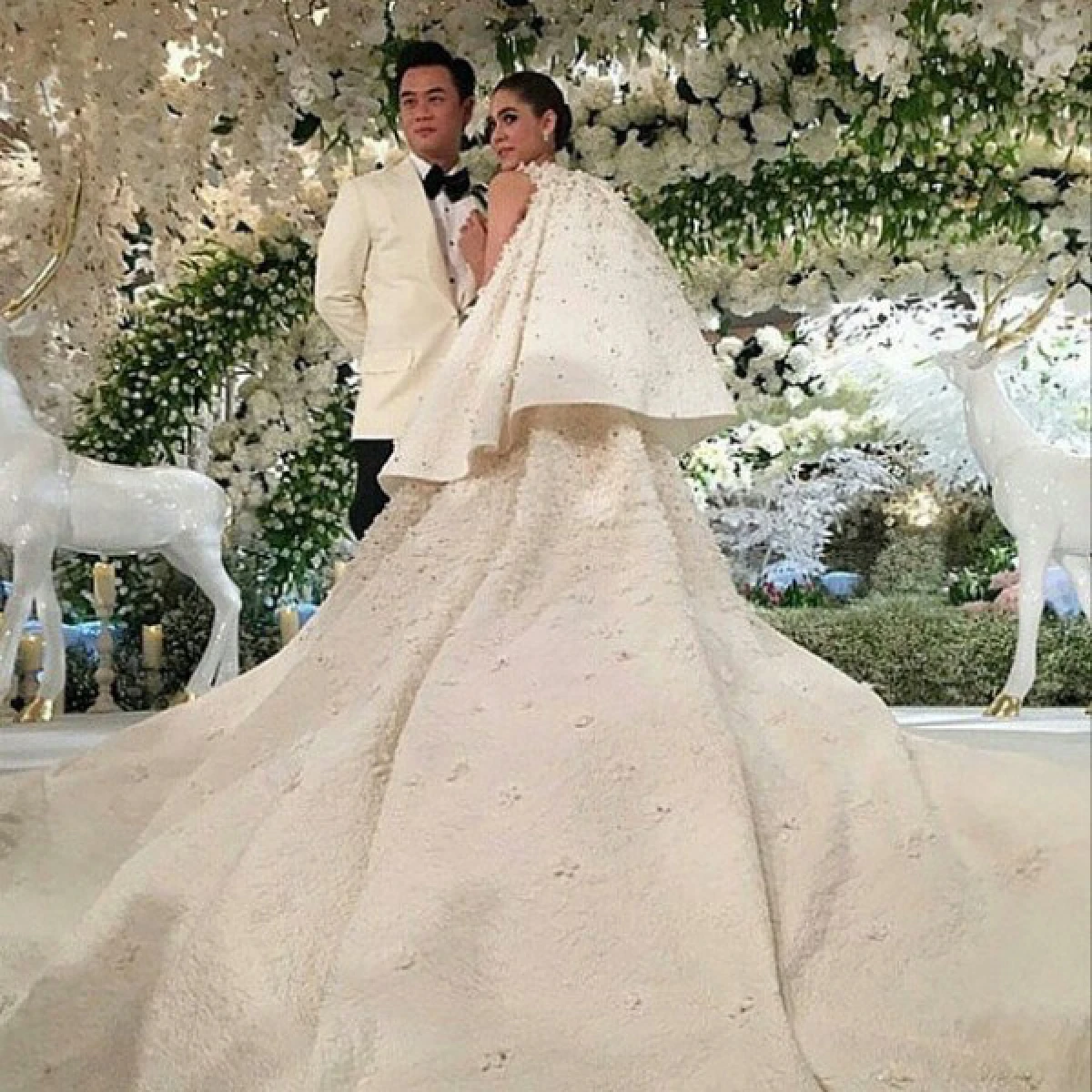 ส่อง!ชุดเจ้าสาวซุปตาร์ สวยเลอค่าวิวาห์อลังการ