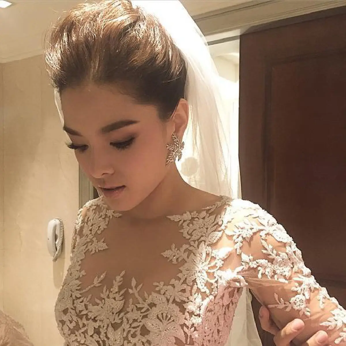 ส่อง!ชุดเจ้าสาวซุปตาร์ สวยเลอค่าวิวาห์อลังการ