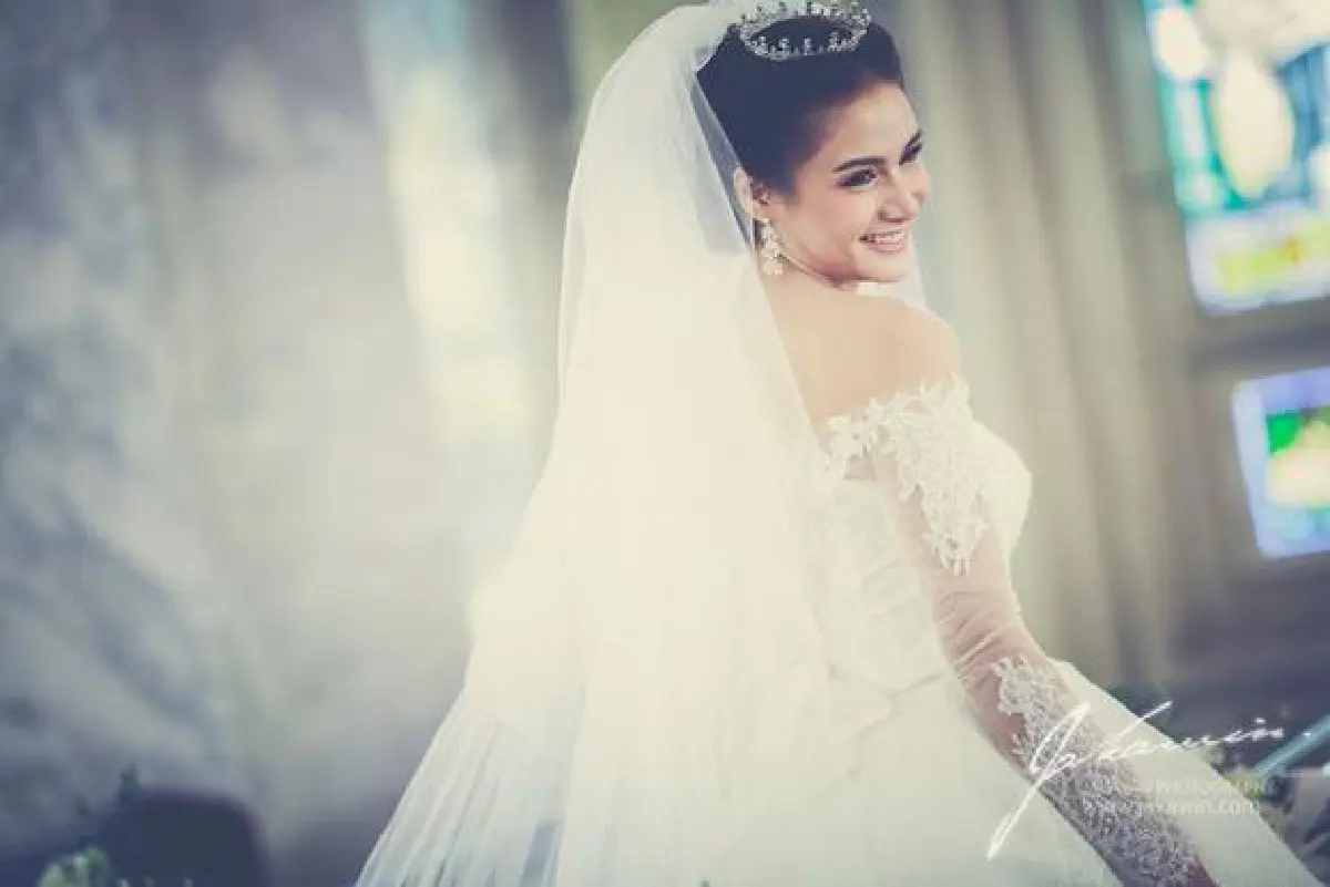 ส่อง!ชุดเจ้าสาวซุปตาร์ สวยเลอค่าวิวาห์อลังการ