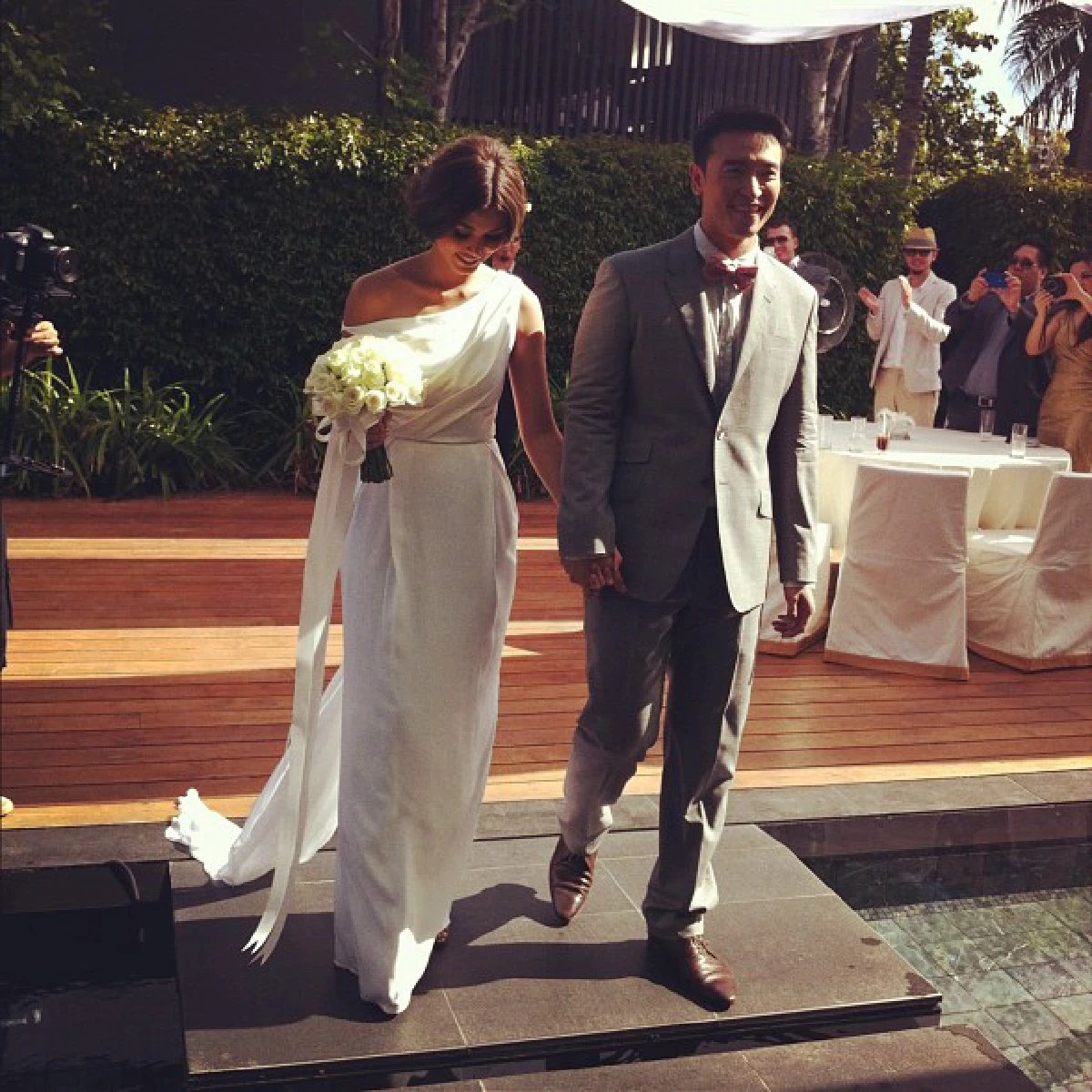 ส่อง!ชุดเจ้าสาวซุปตาร์ สวยเลอค่าวิวาห์อลังการ