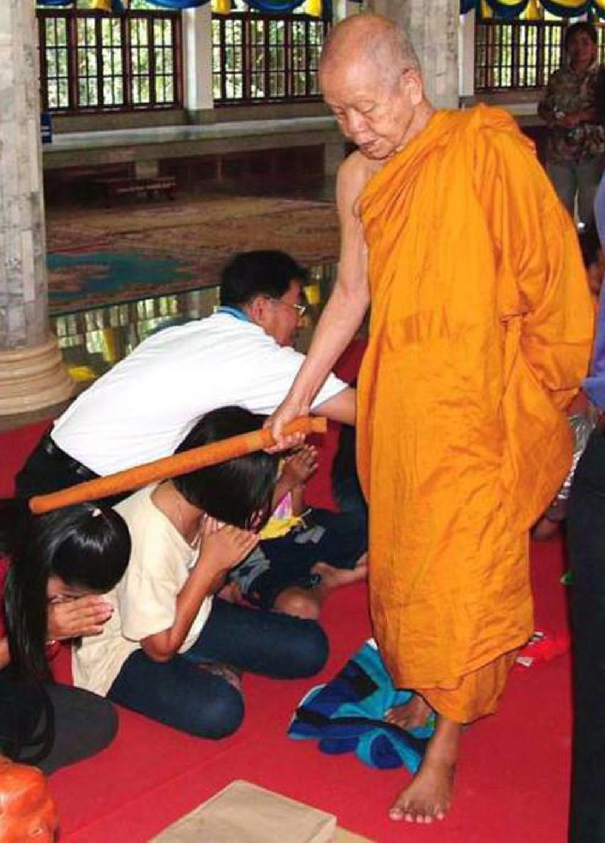 ศรัทธาล้นประเทศ ชีวิต บารมี คำสอน "หลวงพ่อคูณ"