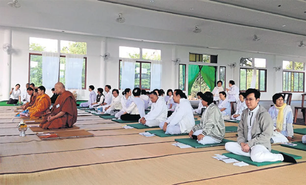ทางโลกไม่ให้ช้ำ ทางธรรมไม่ให้เสื่อม