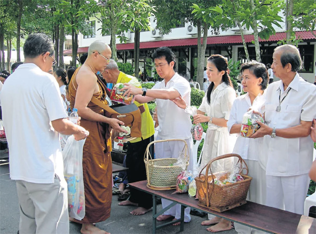 ทางโลกไม่ให้ช้ำ ทางธรรมไม่ให้เสื่อม