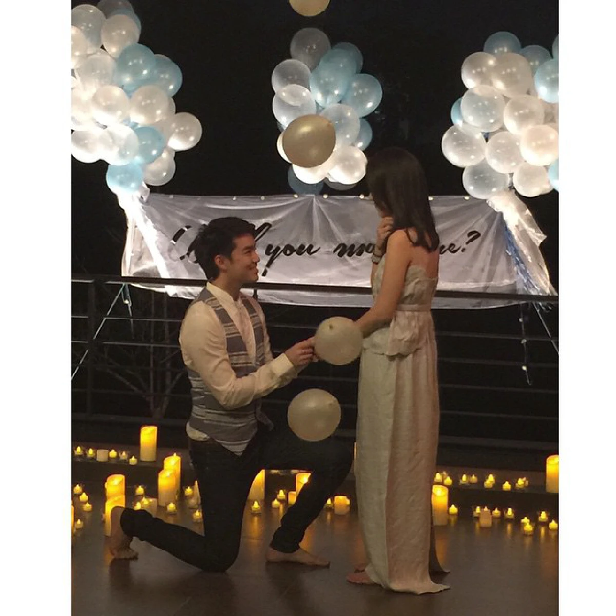 หวานซึ้ง!"บีม"คุกเข่าขอแฟนสาว"ออย"แต่งงาน(ชมคลิป)