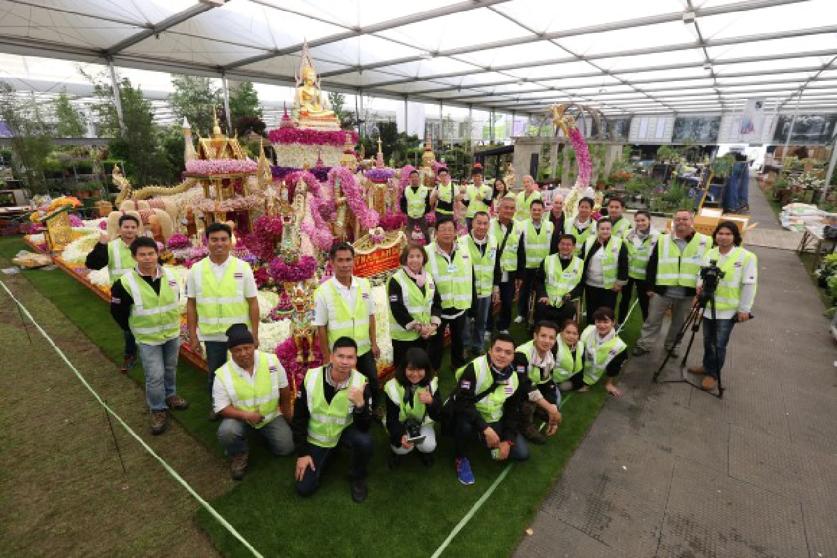 ควีนเอลิซาเบธฯเสด็จทอดพระเนตรสวนไทยในงานเชลซีฟลาวเวอร์โชว์