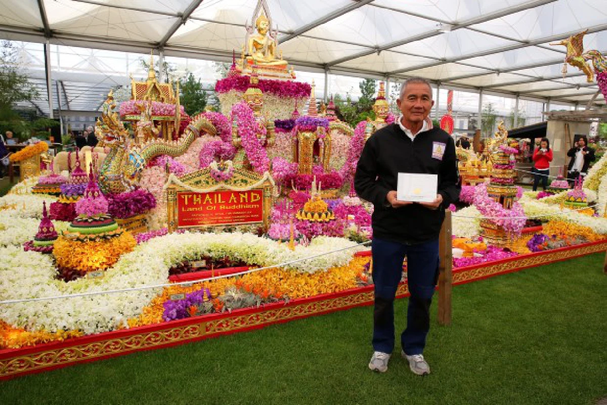 ควีนเอลิซาเบธฯเสด็จทอดพระเนตรสวนไทยในงานเชลซีฟลาวเวอร์โชว์