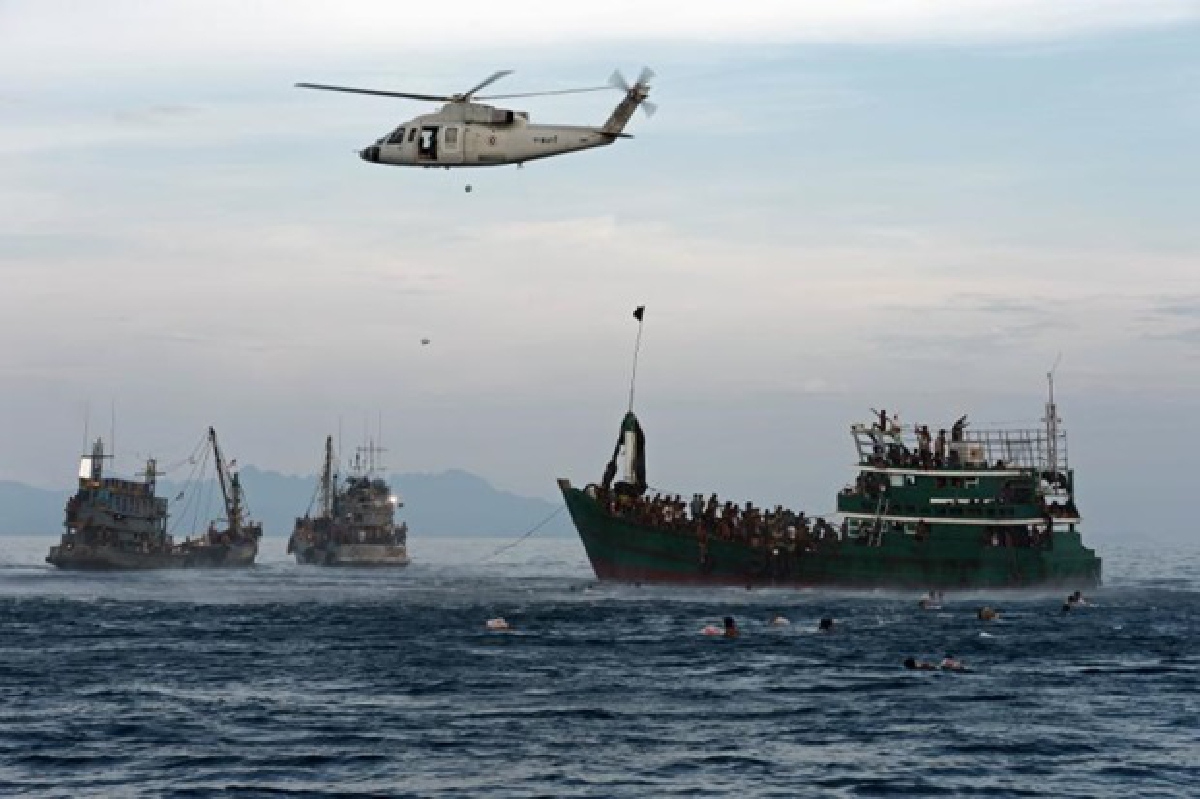 ไทยปัดข่าวทหารใช้ปืนขู่ขับไล่เรือโรฮีนจา ไทยปัดข่าวทหารใช้ปืนขู่ขับไล่เรือโรฮีนจา