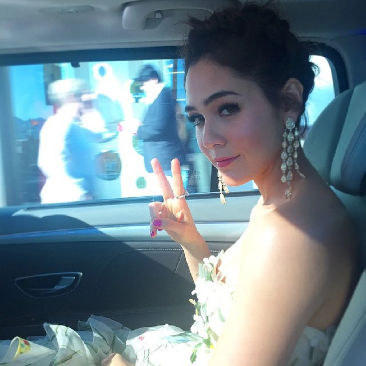 เจิดจรัส!"ชมพู่ อารยา"สวยส่งท้ายพรมแดงคานส์2015