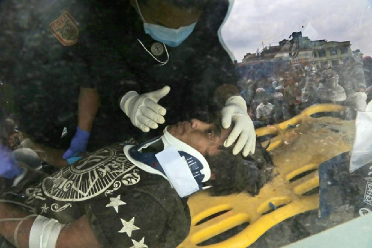 Miracle survivor as frustration mounts in Nepal (Updated)