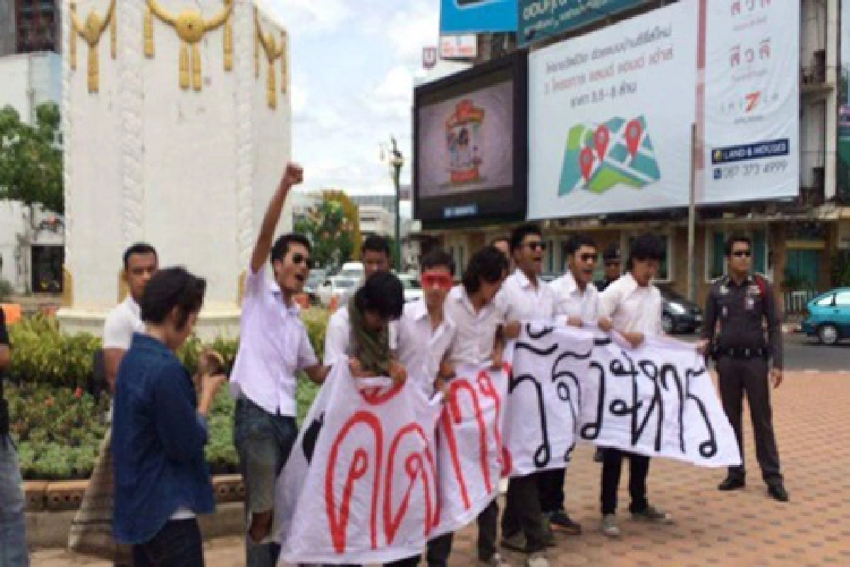 รวบ 7 นศ.กลุ่มดาวดินฝืนคำสั่ง คสช.