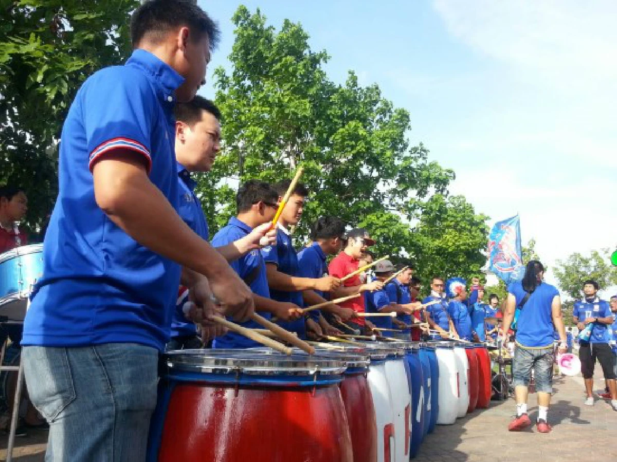 แฟนบอลคึก!รอเชียร์ไทยฟาดแข้งเวียดนามบอลโลกรอบคัดเลือก