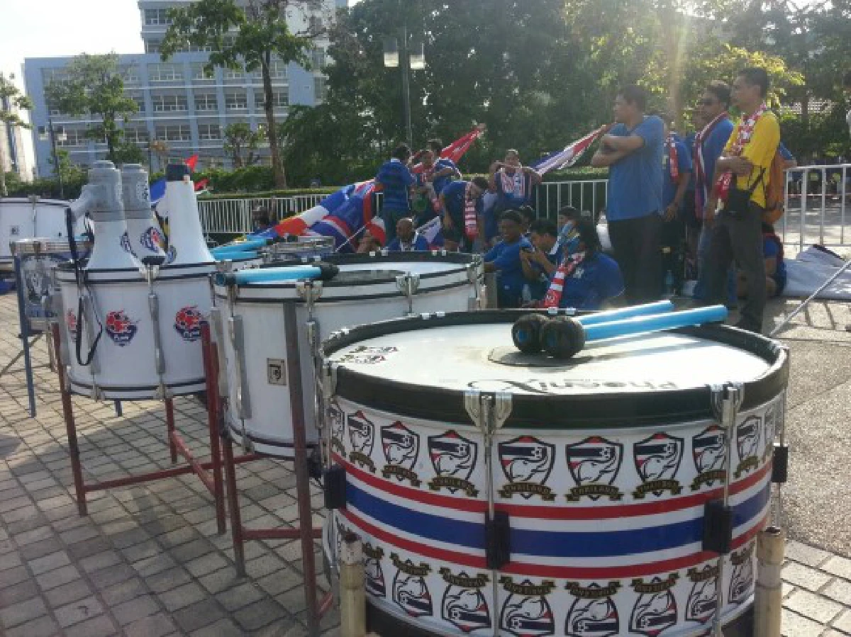 แฟนบอลคึก!รอเชียร์ไทยฟาดแข้งเวียดนามบอลโลกรอบคัดเลือก