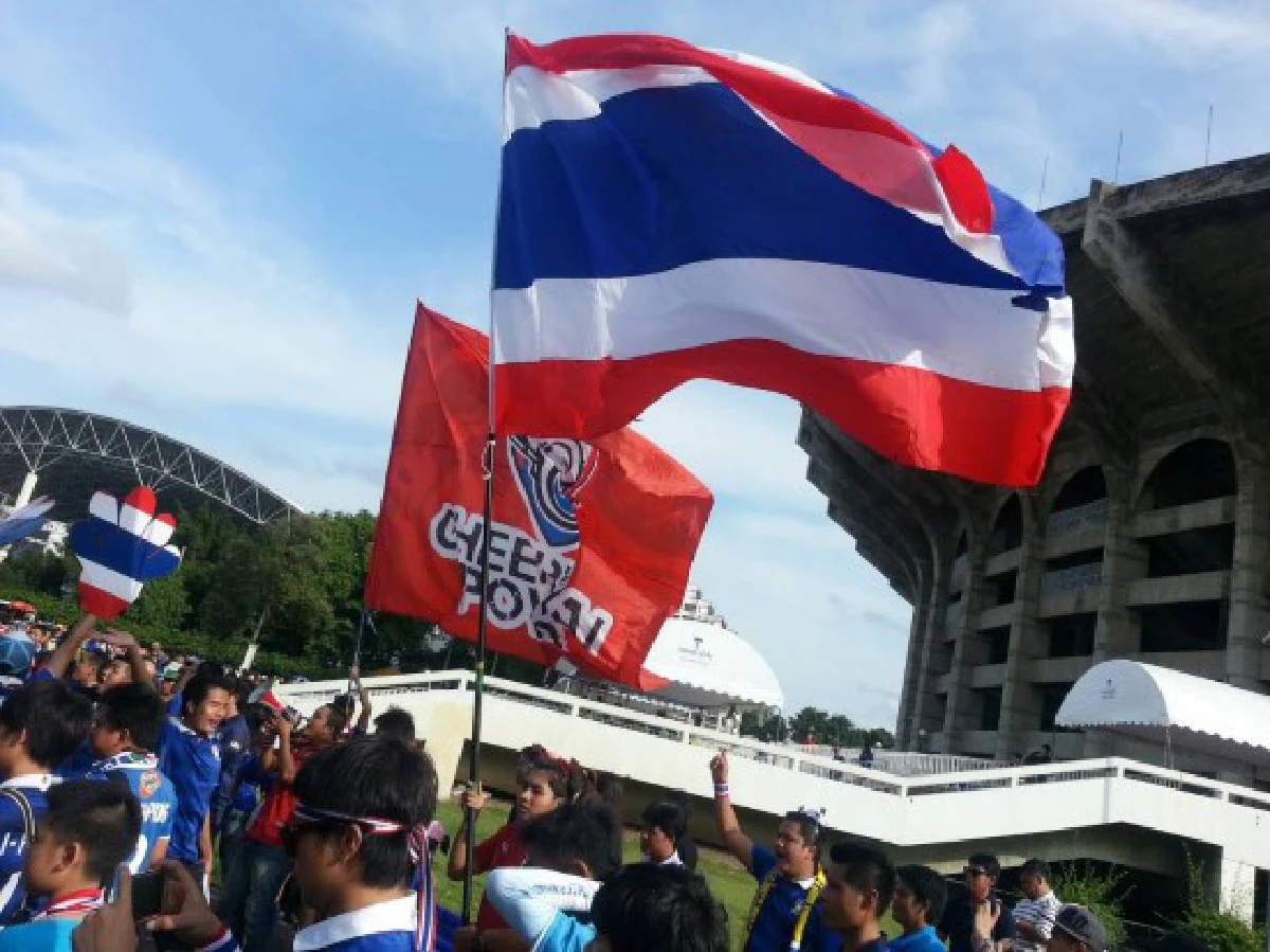 แฟนบอลคึก!รอเชียร์ไทยฟาดแข้งเวียดนามบอลโลกรอบคัดเลือก