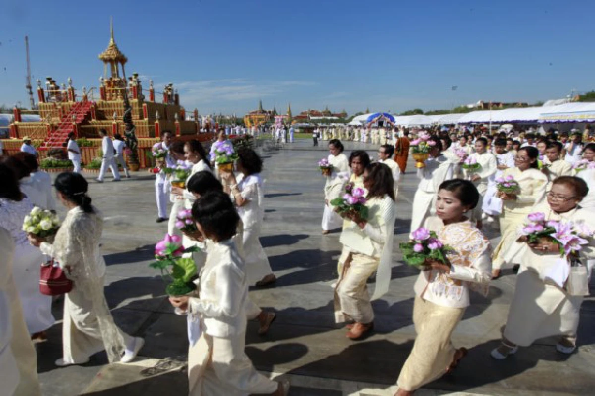 อัญเชิญพระบรมสารีริกธาตุรับเทศกาลวิสาขบูชา