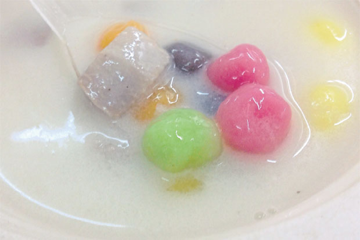 บัวลอยแม่ชะอ้อน อร่อยเข้มข้นจนติดใจ บัวลอยแม่ชะอ้อน อร่อยเข้มข้นจนติดใจ