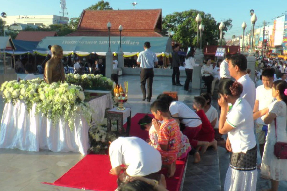 พุทธศาสนิกชนร่วมทำบุญหลวงพ่อคูณมรณภาพครบ15วัน
