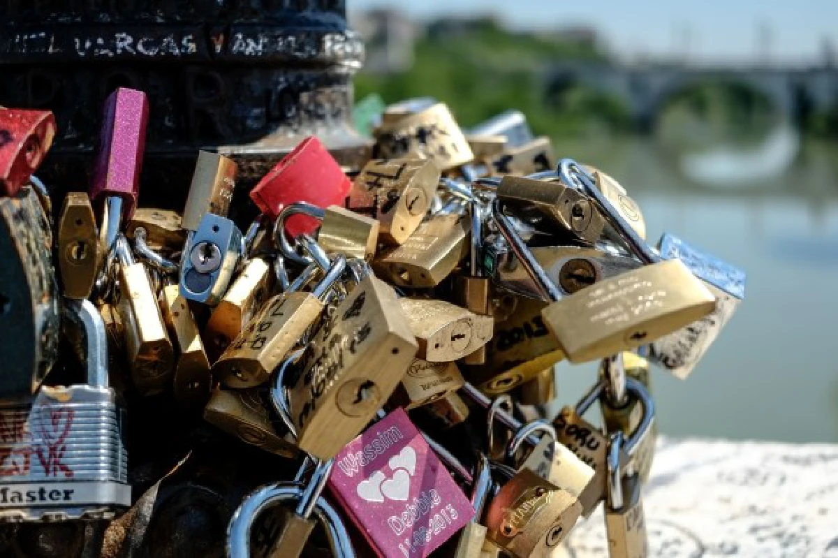 ปารีสเตรียมรื้อกุญแจบนสะพานแห่งความรัก1มิ.ย.นี้
