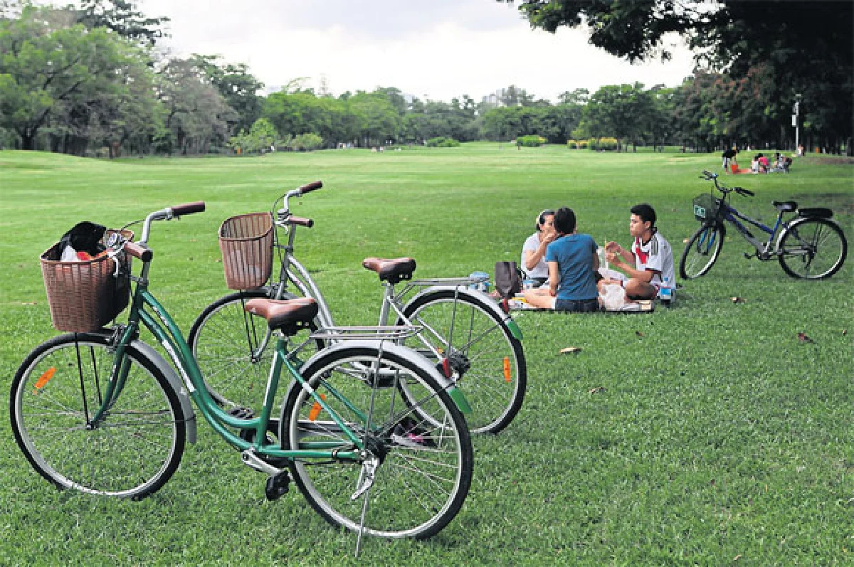 พักผ่อน-ปั่นจักรยาน ที่สวนวชิรเบญจทัศ (สวนรถไฟ)