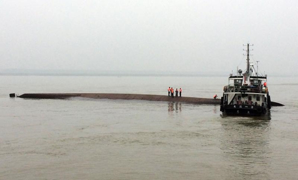 River sinking: More than 400 still missing as more survivors found (Updated)