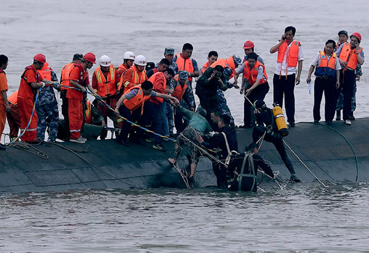 River sinking: More than 400 still missing as more survivors found (Updated)