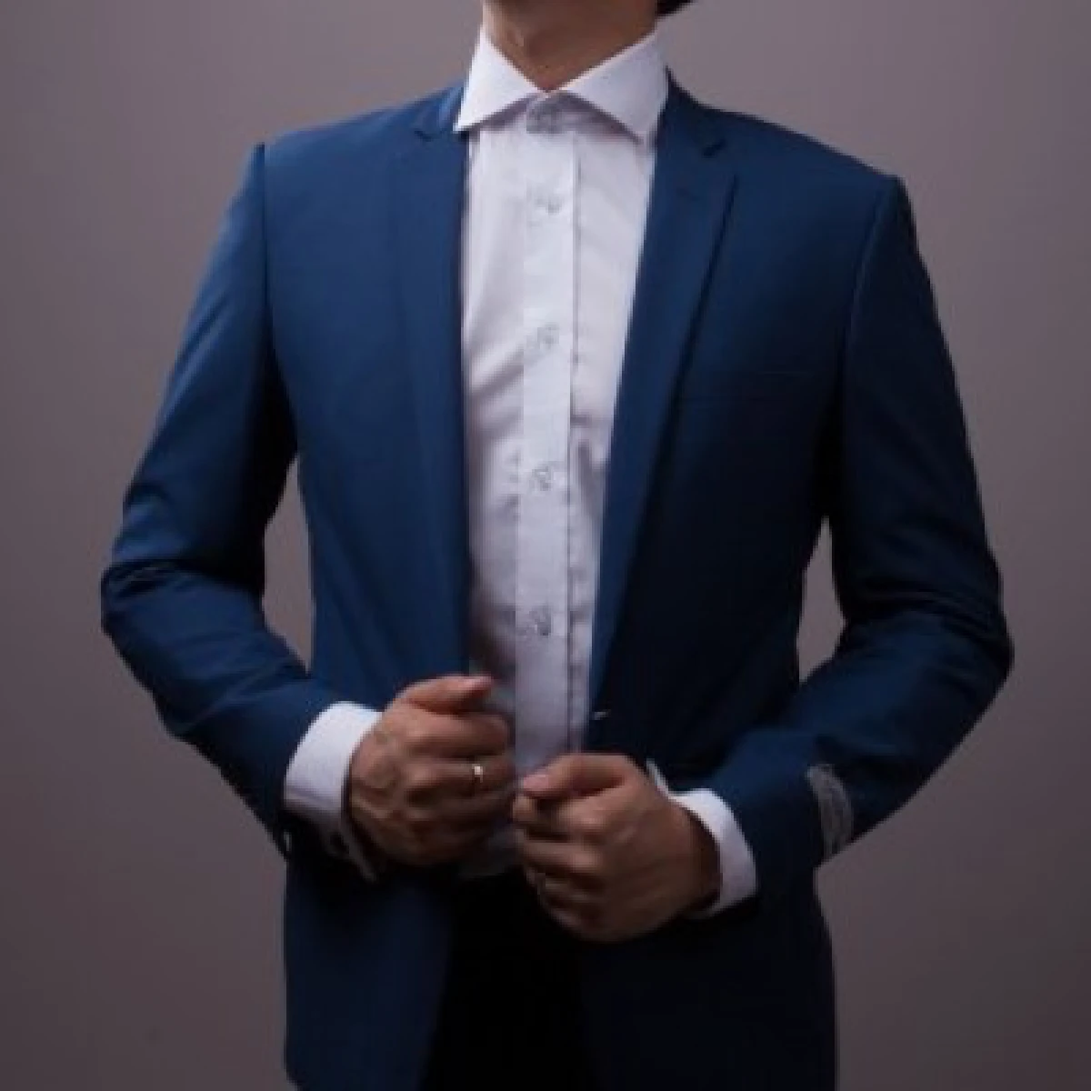 "เสื้อสูทคิวบ์" บริการส่งหล่อถึงบ้าน