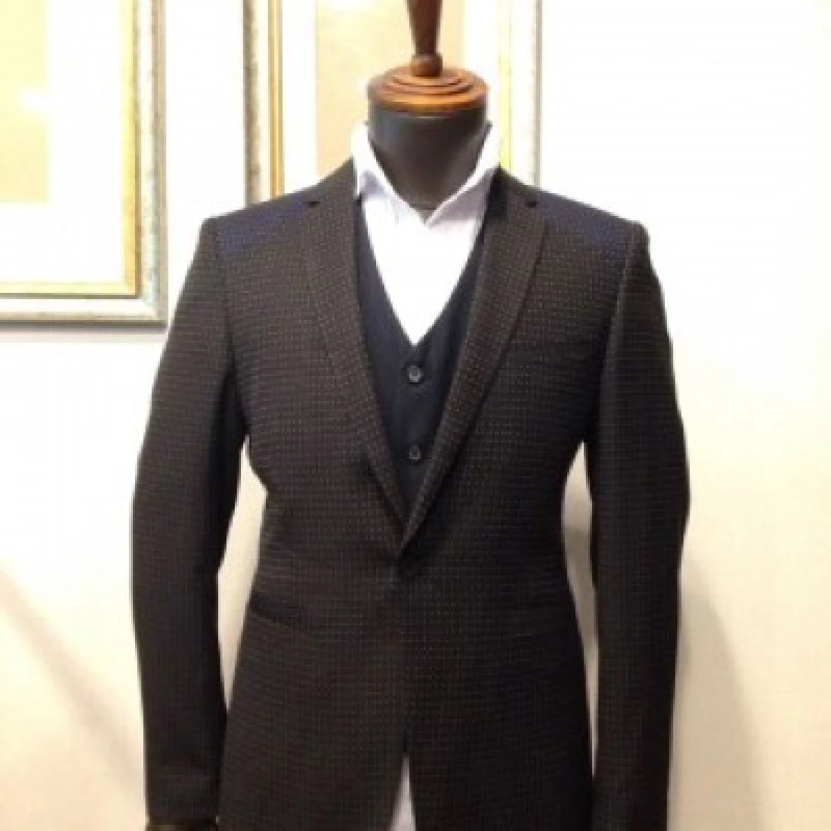 "เสื้อสูทคิวบ์" บริการส่งหล่อถึงบ้าน