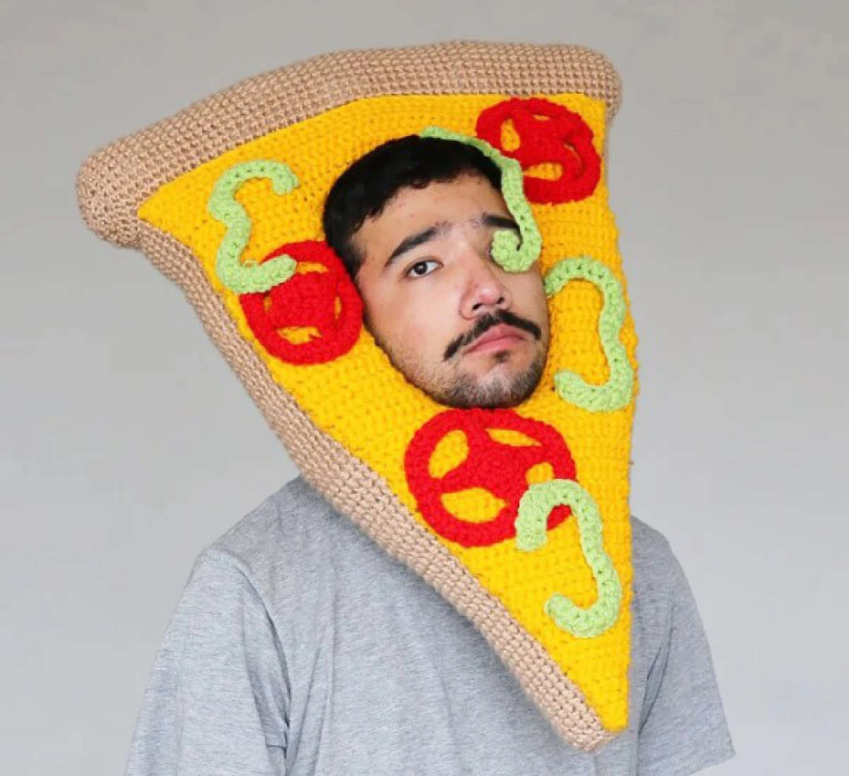 ฮาหน้านิ่ง!หนุ่มออสซี่แชะภาพสวมหมวกทรง'ของกิน' (ชมภาพ)