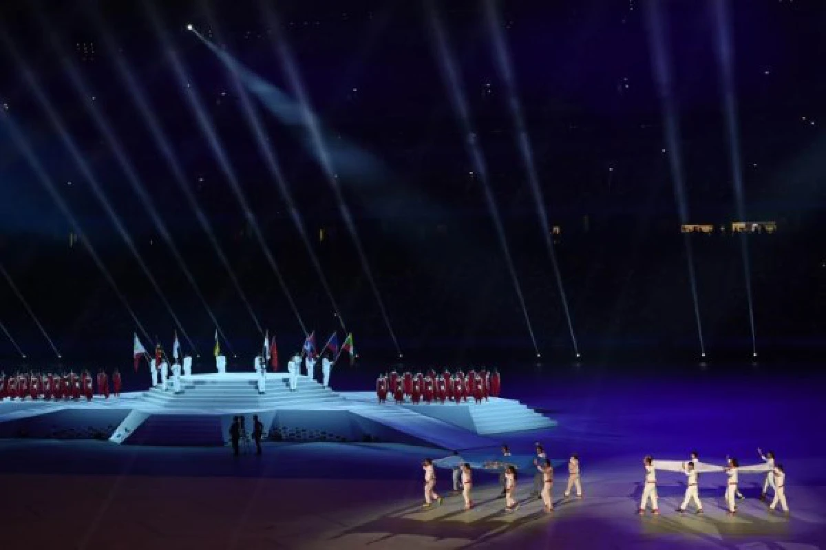 "เมสซีเจ"ถือธงชาติไทยนำทัพกีฬาชิงทองซีเกมส์