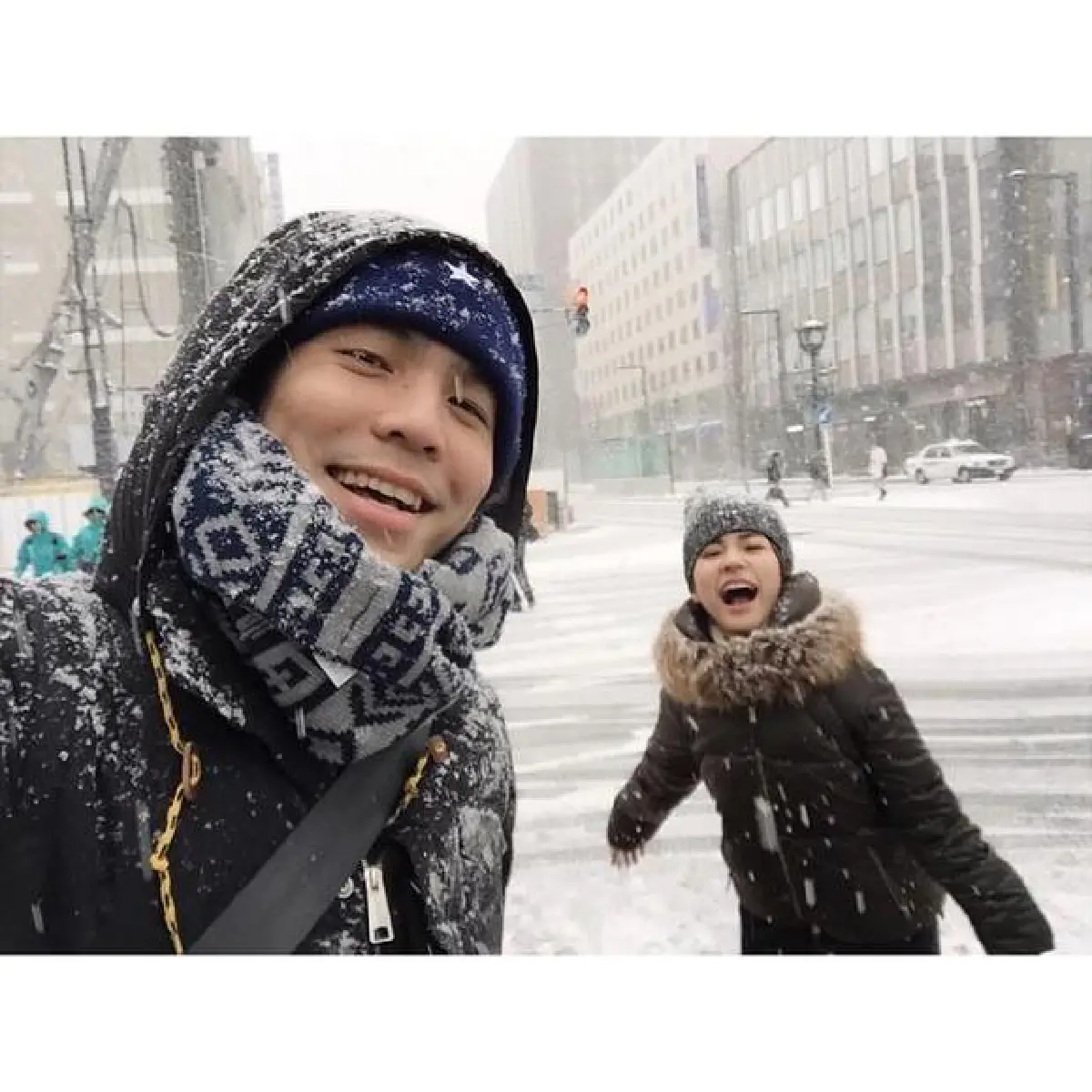 "ดีเจเผือก"ทำซึ้ง!คุกเข่าขอแฟนสาวแต่งงานที่เกาหลี