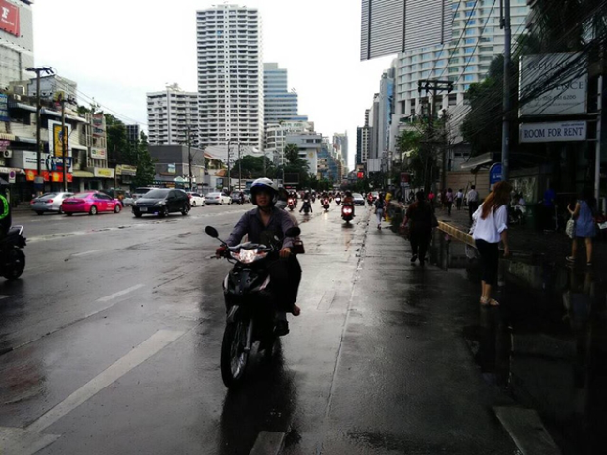 Heavy overnight rain prompts social media clash (Updated)