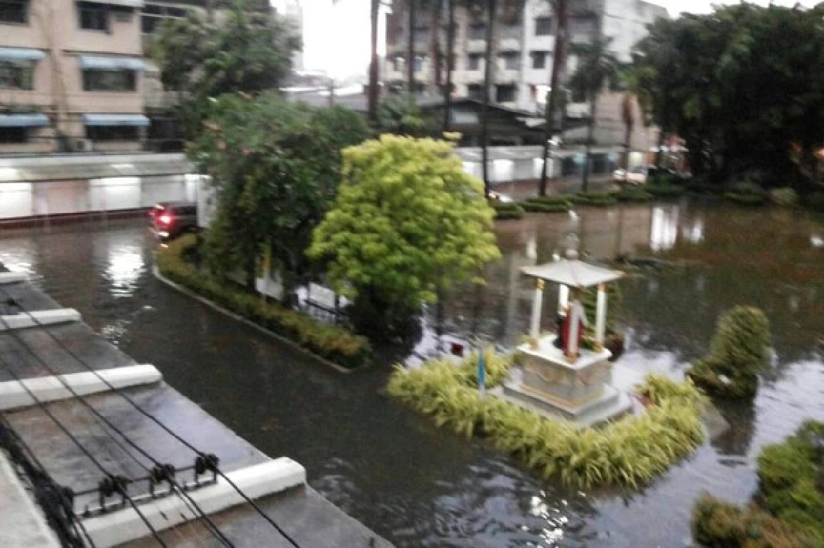 กทม.ฝนตก60%ของพื้นที่น้ำท่วมรอระบายหลายจุด