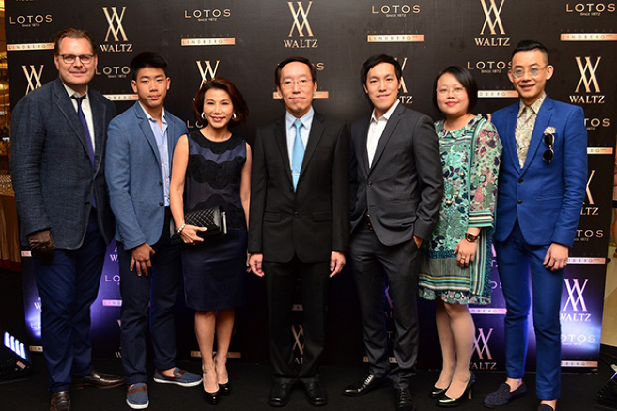 “ WALTZ” ช็อปแว่นตาระดับพรีเมี่ยมแถวหน้าของประเทศไทย ได้ฤกษ์เปิดตัวอย่างเป็นทางการพร้อมงัดไฮไลท์โชว์แว่นตาทองคำฝังเพชร 2 แบรนด์ดังระดับโลก LOTOS และ LINDBERG Precious “ WALTZ” ช็อปแว่นตาระดับพรีเมี่ยมแถวหน้าของประเทศไทย ได้ฤกษ์เปิดตัวอย่างเป็นทางการพร้อมงัดไฮไลท์โชว์แว่นตาทองคำฝังเพชร 2 แบรนด์ดังระดับโลก LOTOS และ LINDBERG Precious