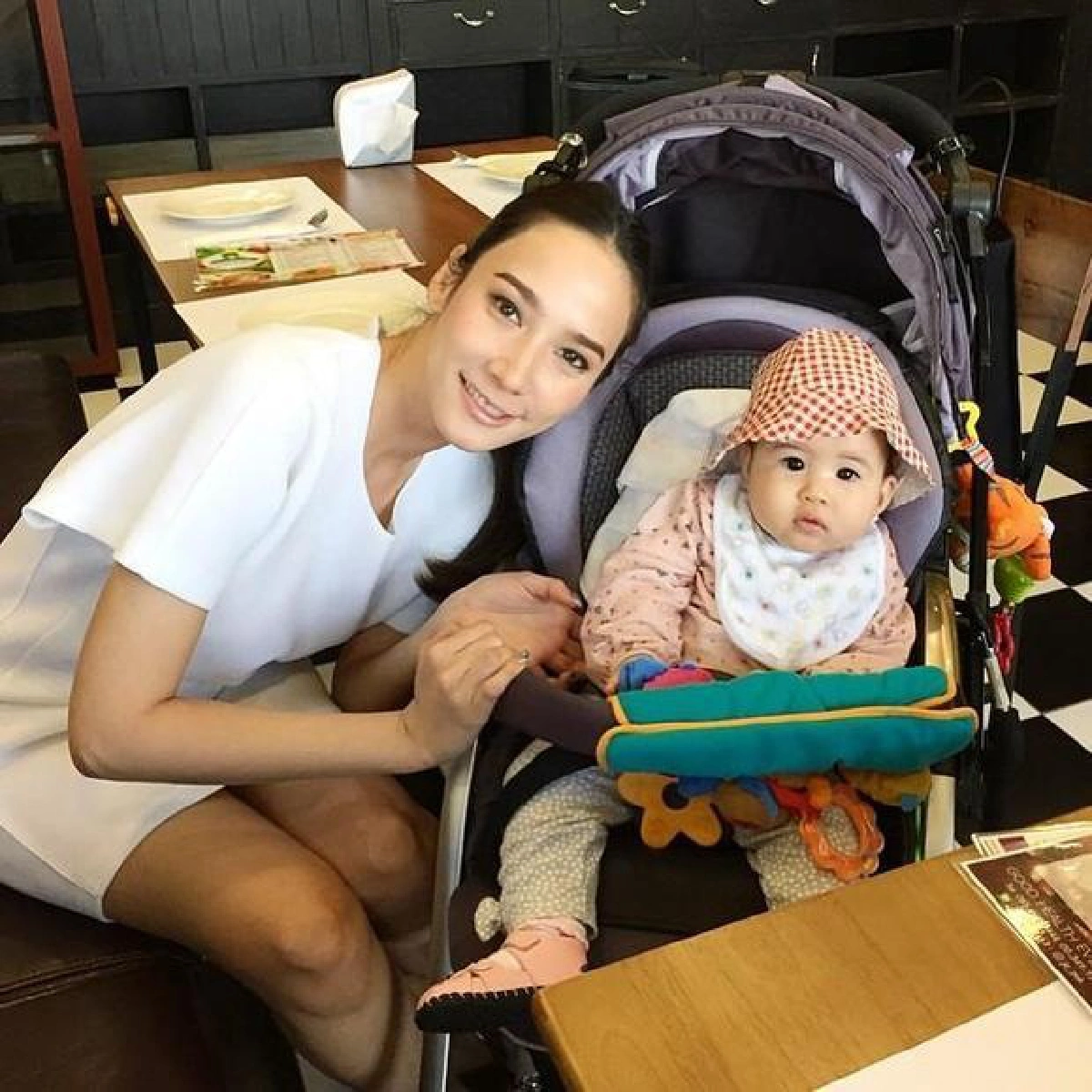 โมเม้นท์น่ารักๆ!"น้าอั้ม พัชราภา"กับหลานมายู