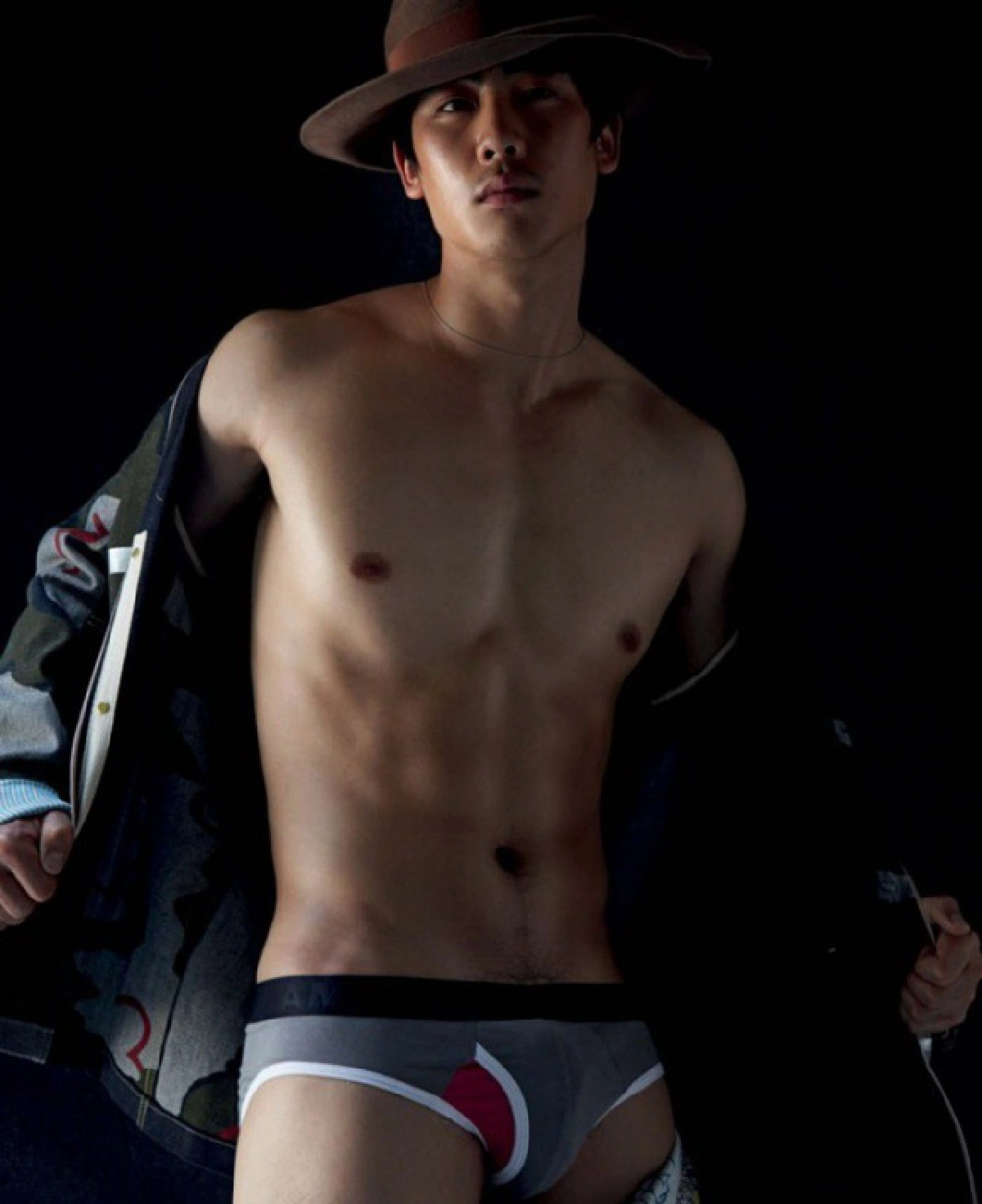 ฟินกระจาย!4 หนุ่มสุดแซ่บ อวดหุ่นล่ำเกินห้ามใจ