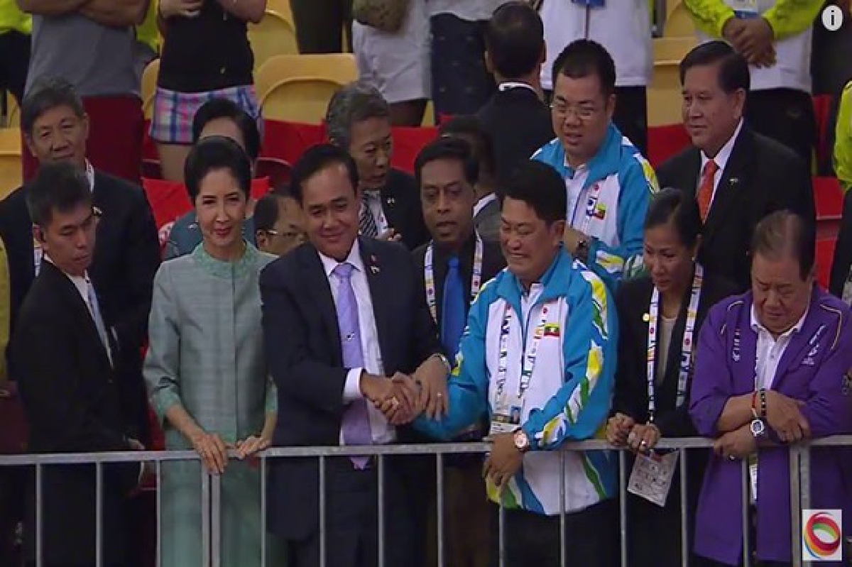 "บิ๊กตู่"ร่วมเชียร์ตะกร้อคู่ไทยบู๊เมียนมาคว้าทอง "บิ๊กตู่"ร่วมเชียร์ตะกร้อคู่ไทยบู๊เมียนมาคว้าทอง