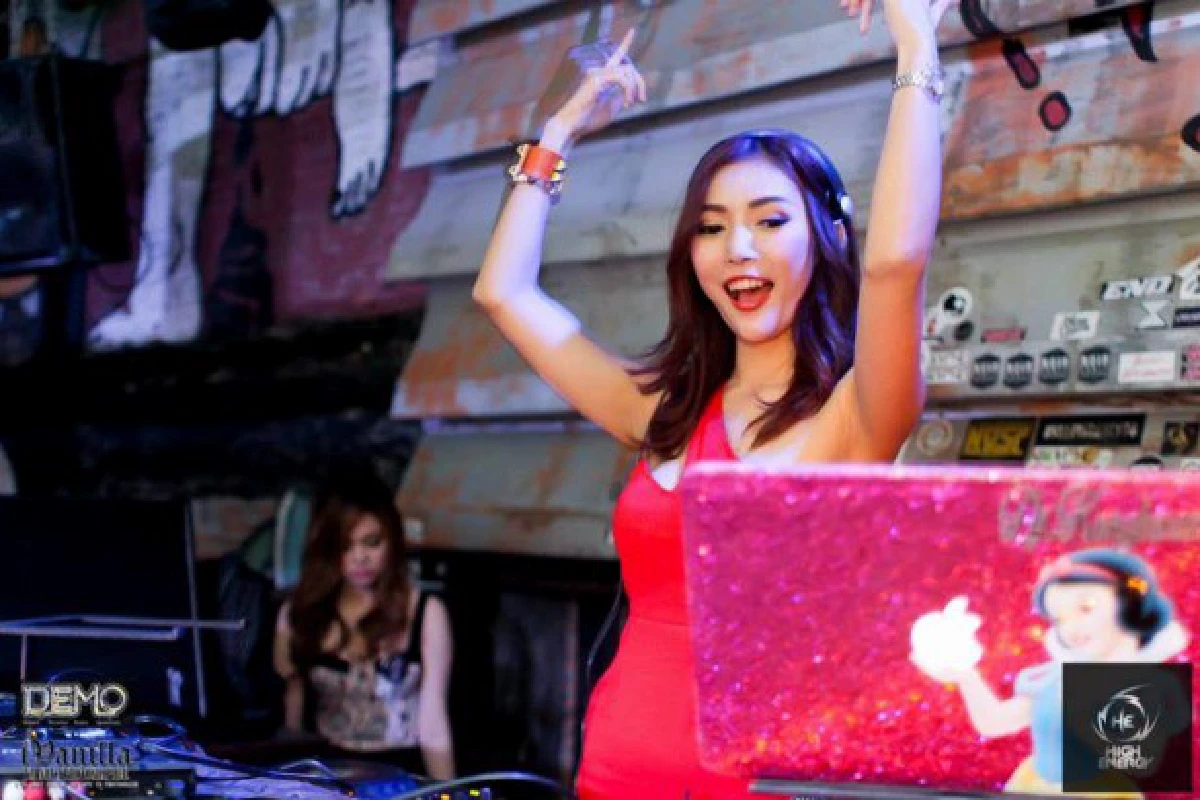 ส่อง "ดีเจสาวสวย" ...ปาร์ตี้นี้ต้องมีเธอ