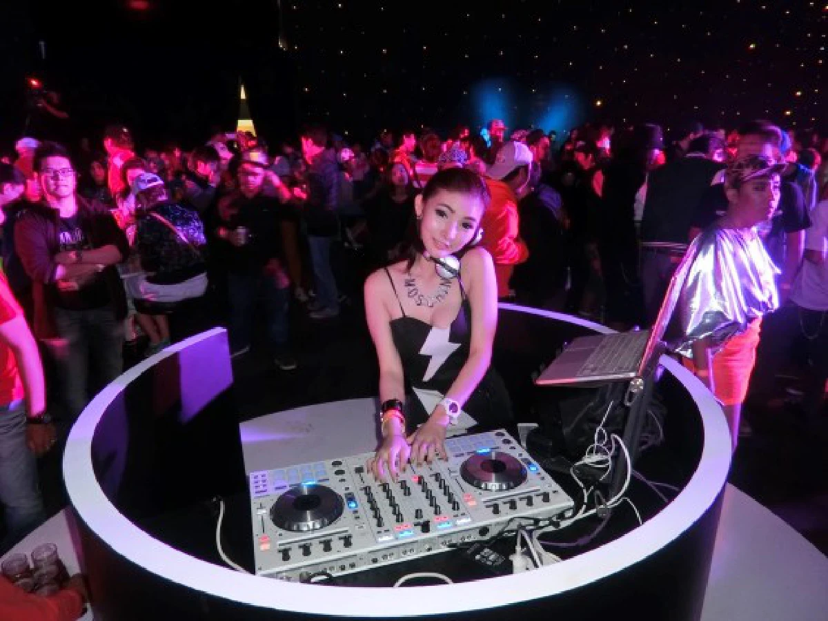 ส่อง "ดีเจสาวสวย" ...ปาร์ตี้นี้ต้องมีเธอ
