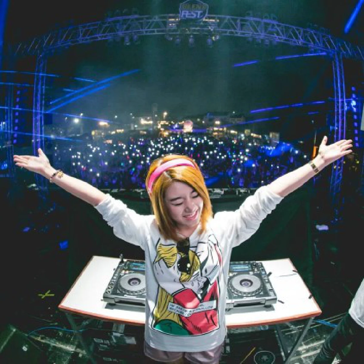 ส่อง "ดีเจสาวสวย" ...ปาร์ตี้นี้ต้องมีเธอ