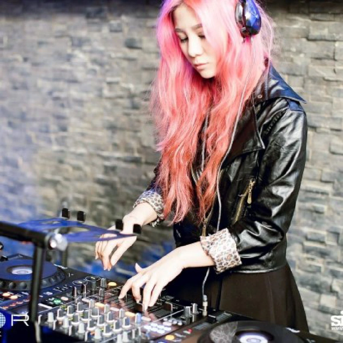 ส่อง "ดีเจสาวสวย" ...ปาร์ตี้นี้ต้องมีเธอ