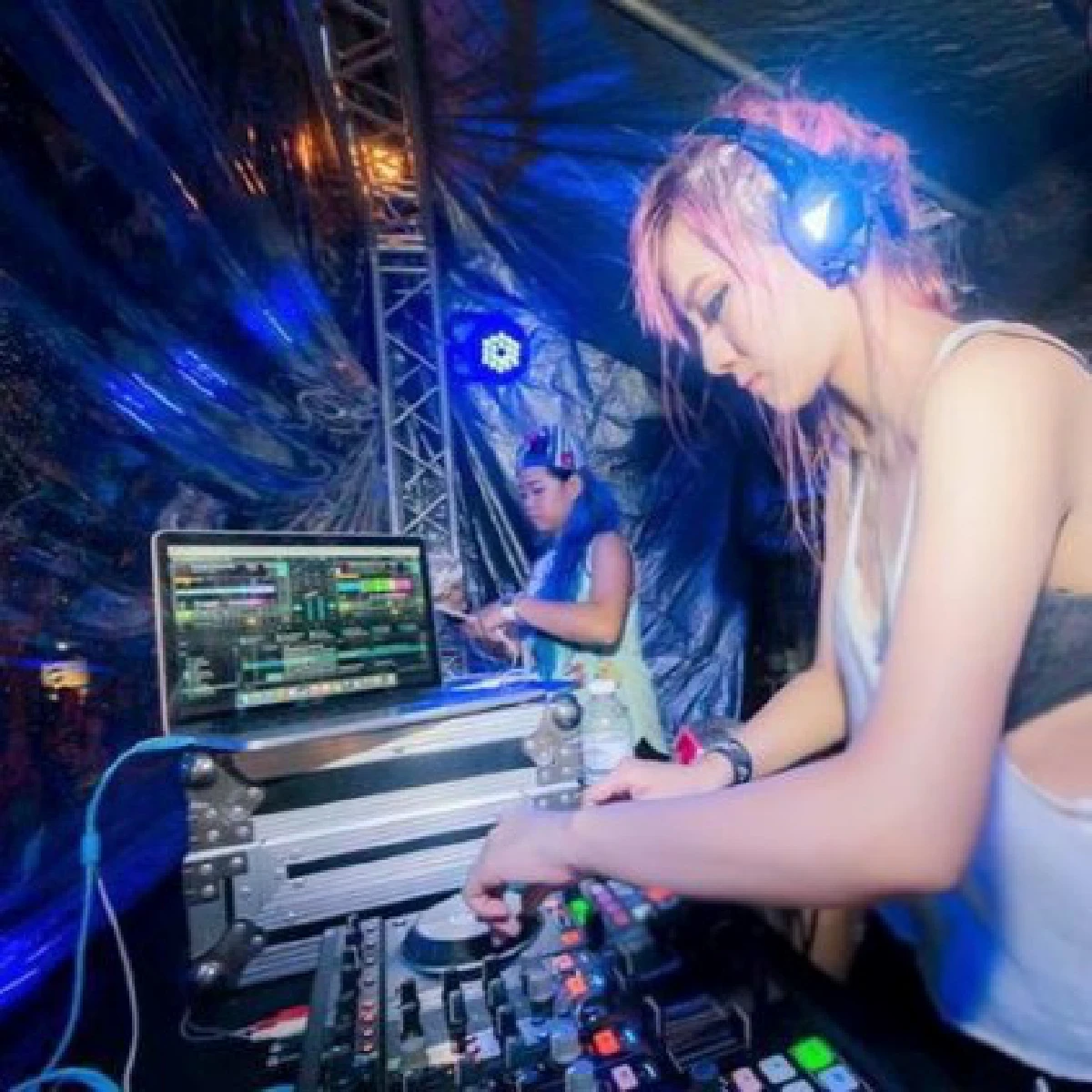 ส่อง "ดีเจสาวสวย" ...ปาร์ตี้นี้ต้องมีเธอ