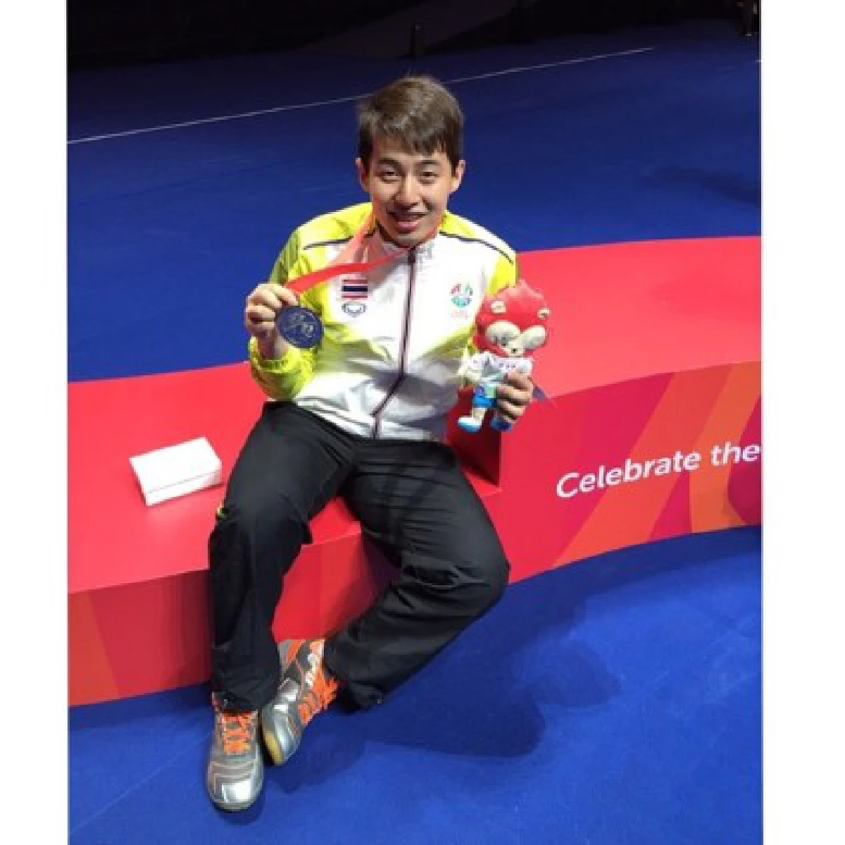 "#นักกีฬาหล่อบอกด้วย" แฮชแท็กสุดฮิตสนั่นโซเชียล