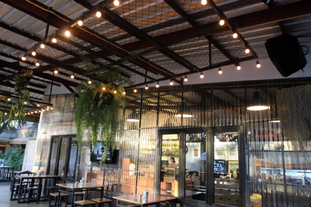 สังสรรค์ บ้านเพื่อน