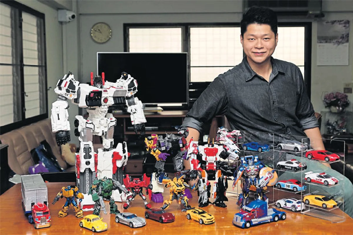 พีรพัฒน์ ตุลยาเดชานนท์ กับหุ่นยนต์ทรานส์ฟอร์เมอร์สสุดเลิฟ